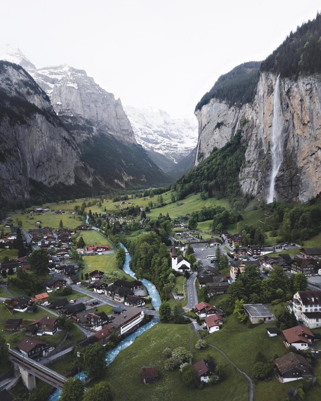 瑞士劳特布伦嫩小镇去瑞士少女峰的必经谷地绝对的仙境