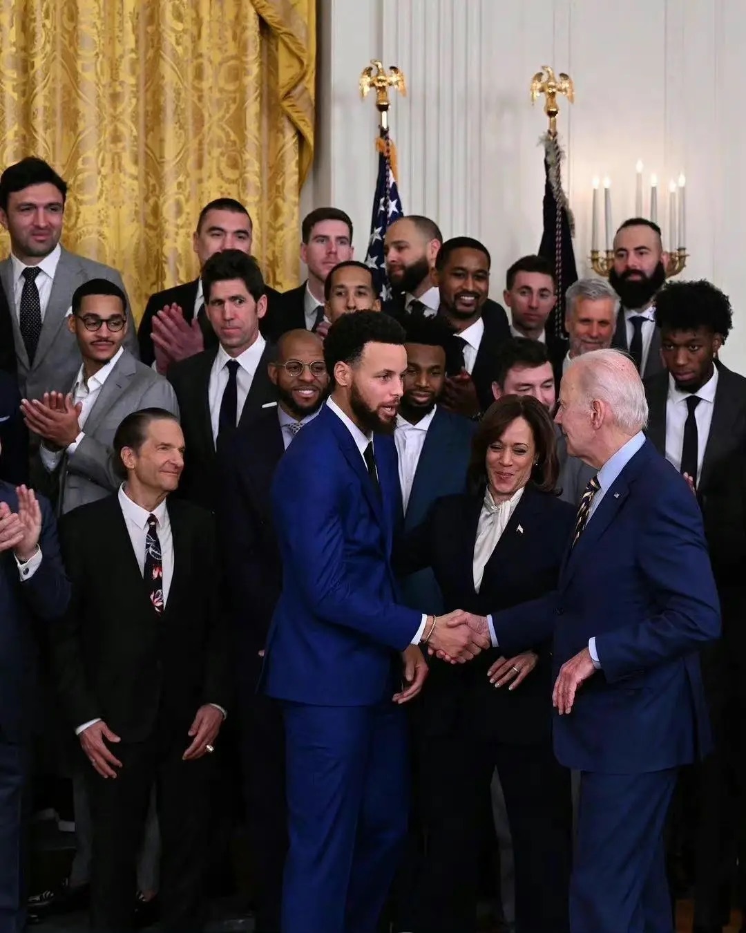 库里布克同场飙分见证历史级得分盛宴