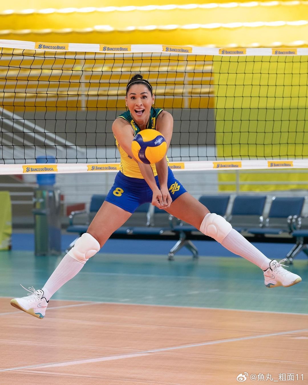 巴西9793女排主攻杰奎琳的外号劈叉的由来_高清图集_新浪网