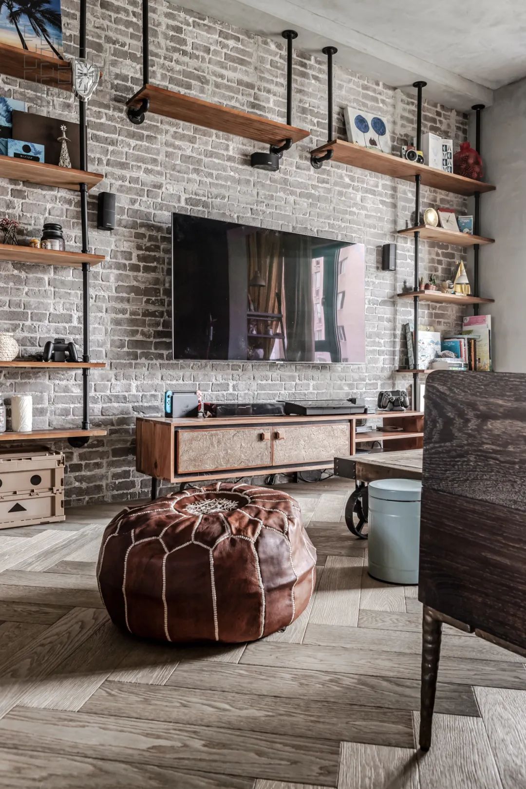 120㎡简约工业风,看似简陋,实不简单!毛坯风也装出高质感!