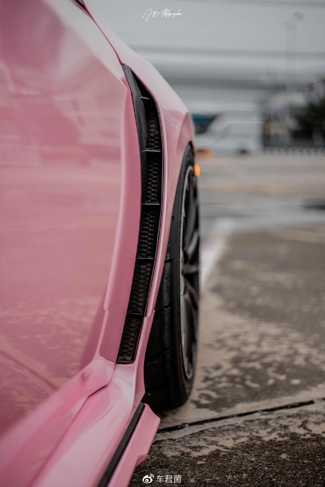 国外小姐姐的粉色思域-新浪汽车