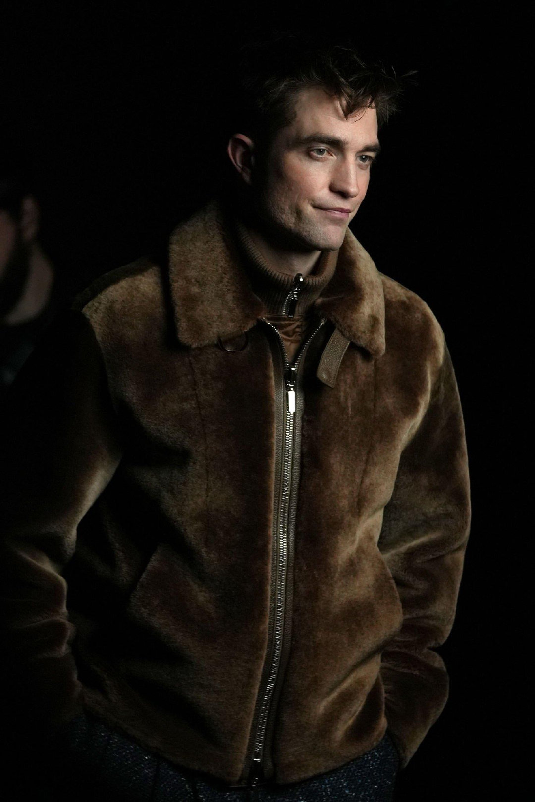 在巴黎看秀的罗伯特·帕丁森__财经头条