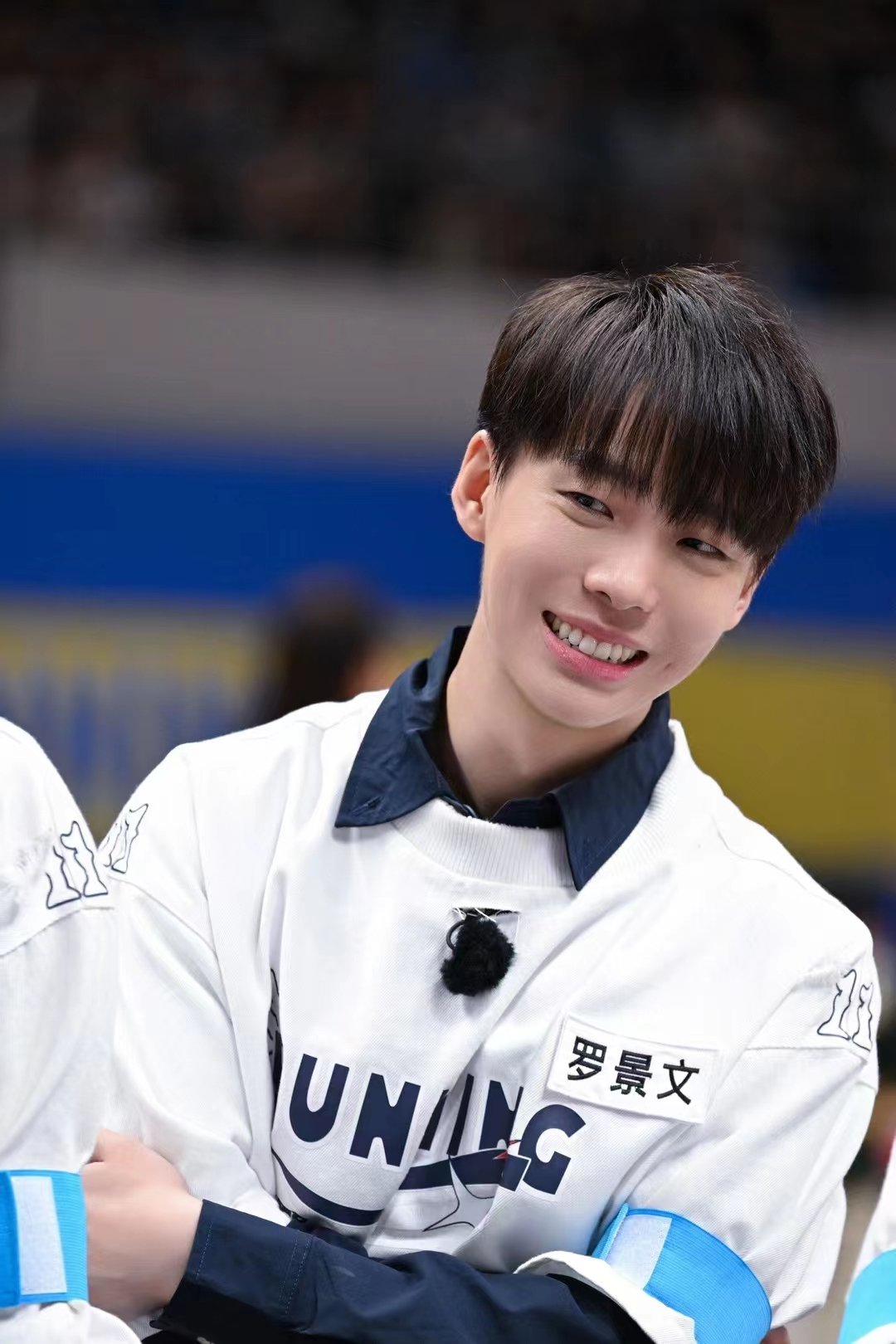 歌手罗景文亮相综艺亚运特辑参加节目组织的运动会