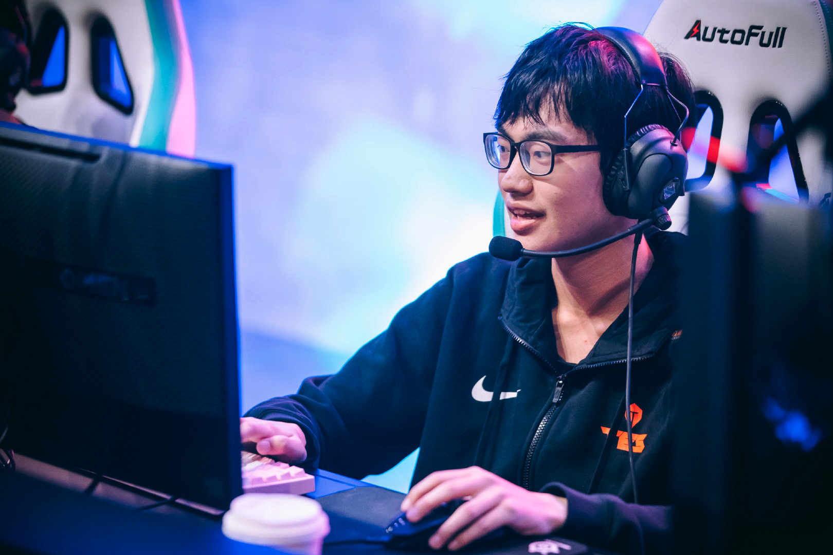 knight被爆绿了别人女友,男方称手里有实锤,左手人设一夜崩塌