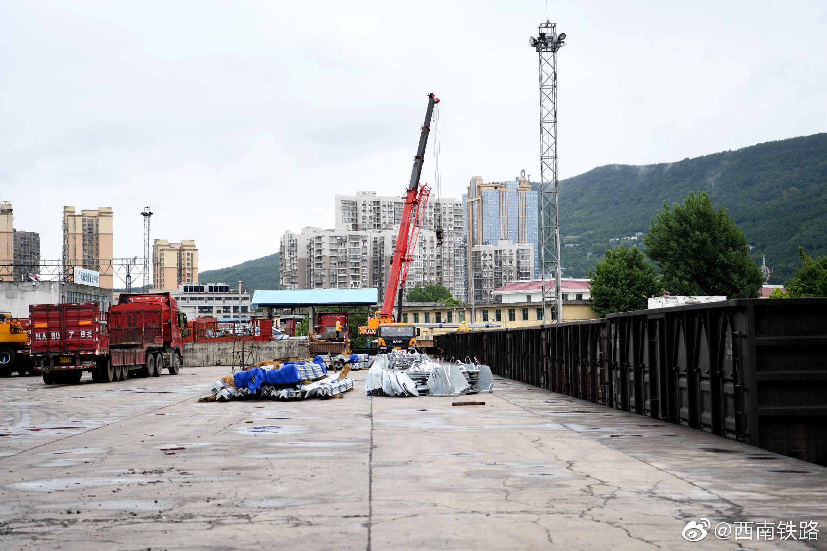 连日来,@广元车务段 针对近期钢板,粮食等大宗货物集中到达的实际