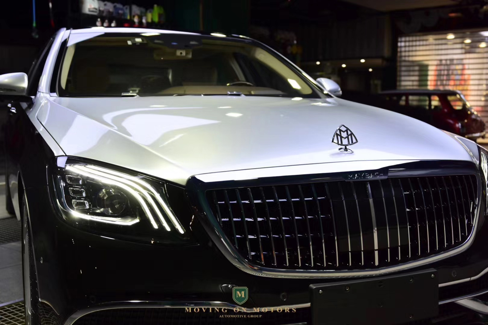 你大爷还是你大爷,看看这辆双色版迈巴赫s680!