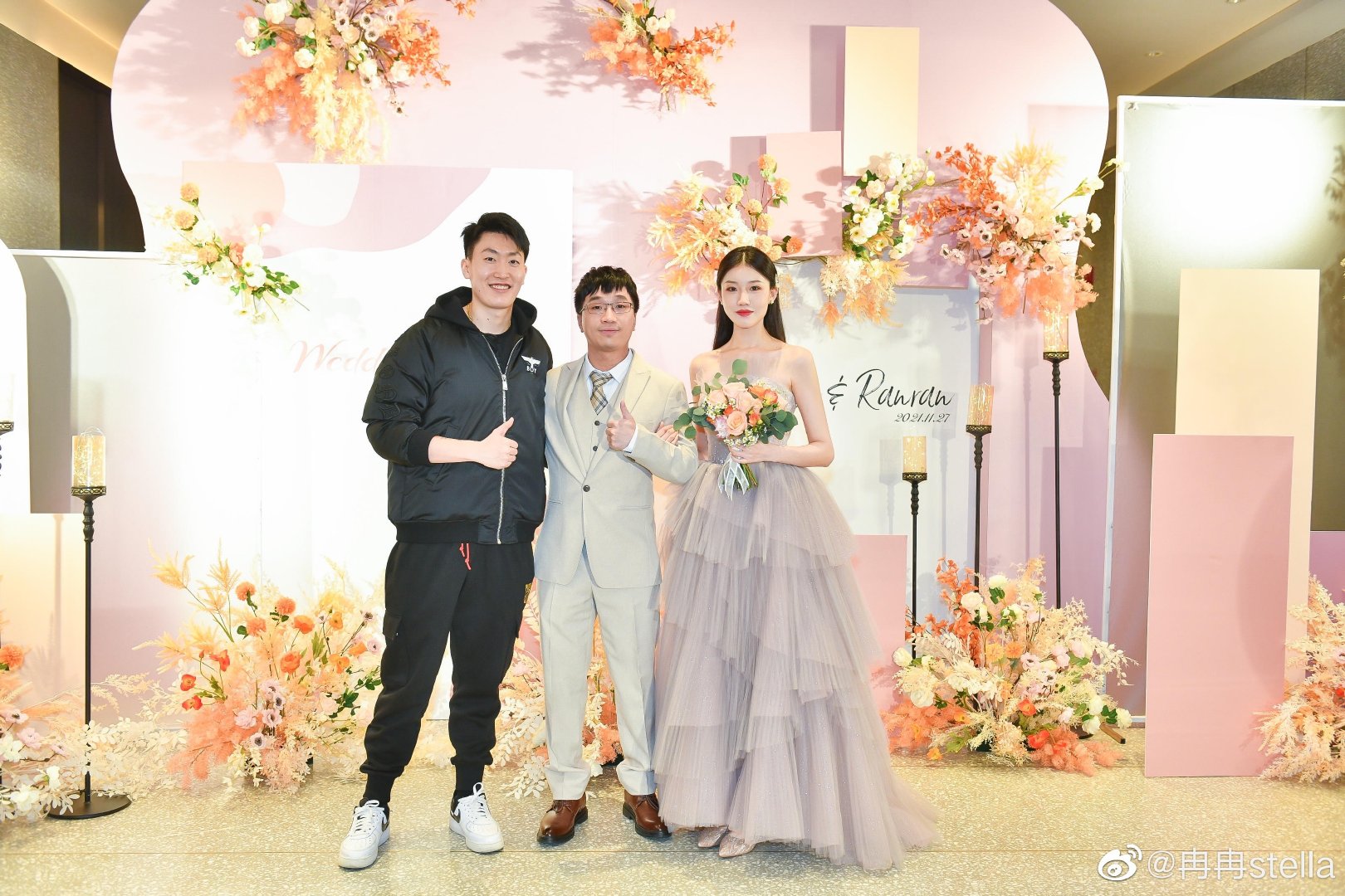 rng教练tabe和妻子冉冉的新婚照来啦……_高清图集_新浪网