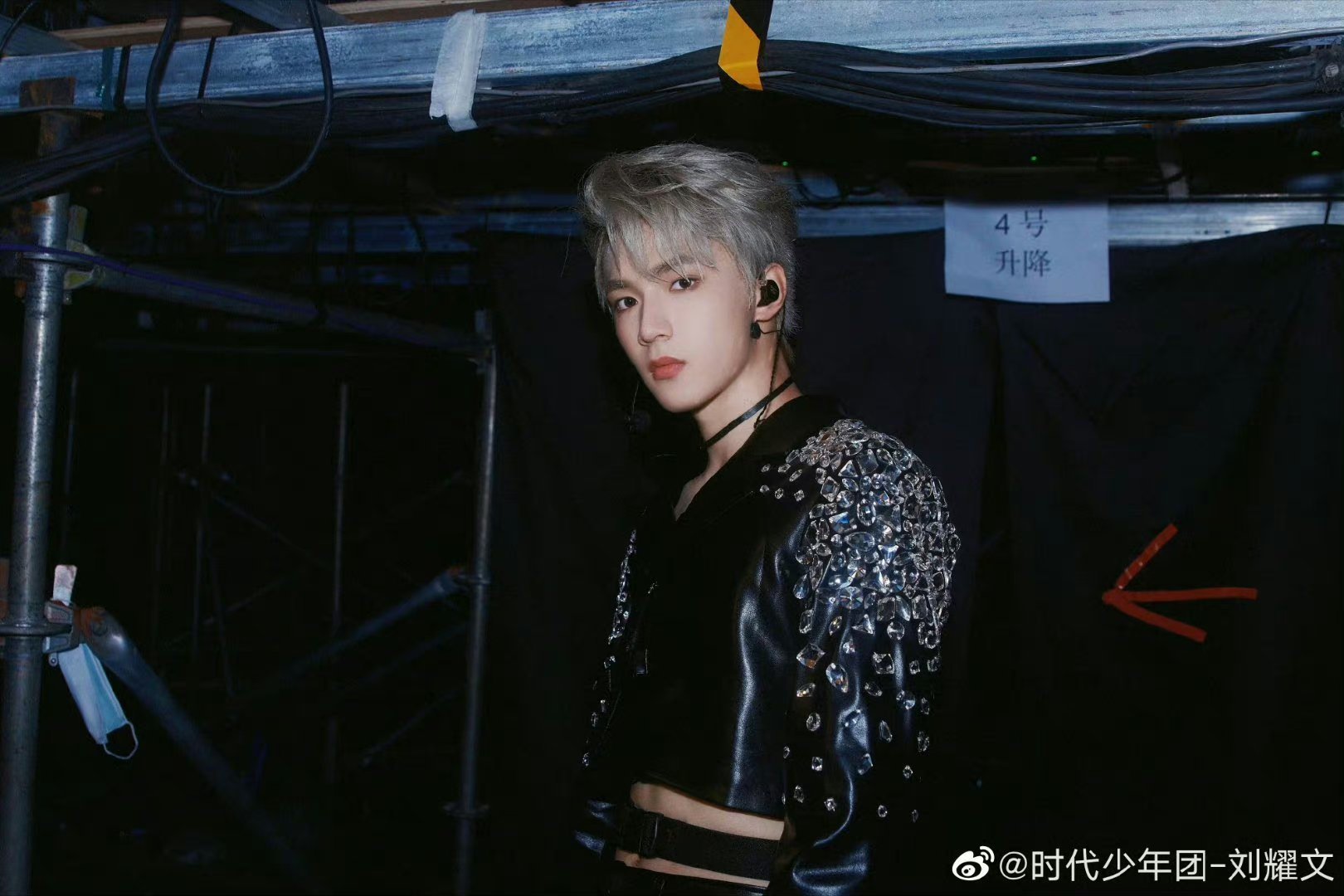 来感受下演唱会刘耀文神仙饭拍 多种造型又甜又欲!反差感绝了!