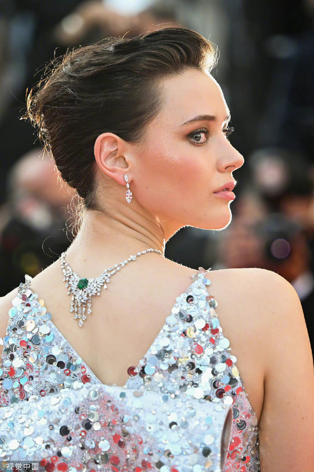 2022戛纳电影节开幕,凯瑟琳·兰福德到达红毯……__财经头条