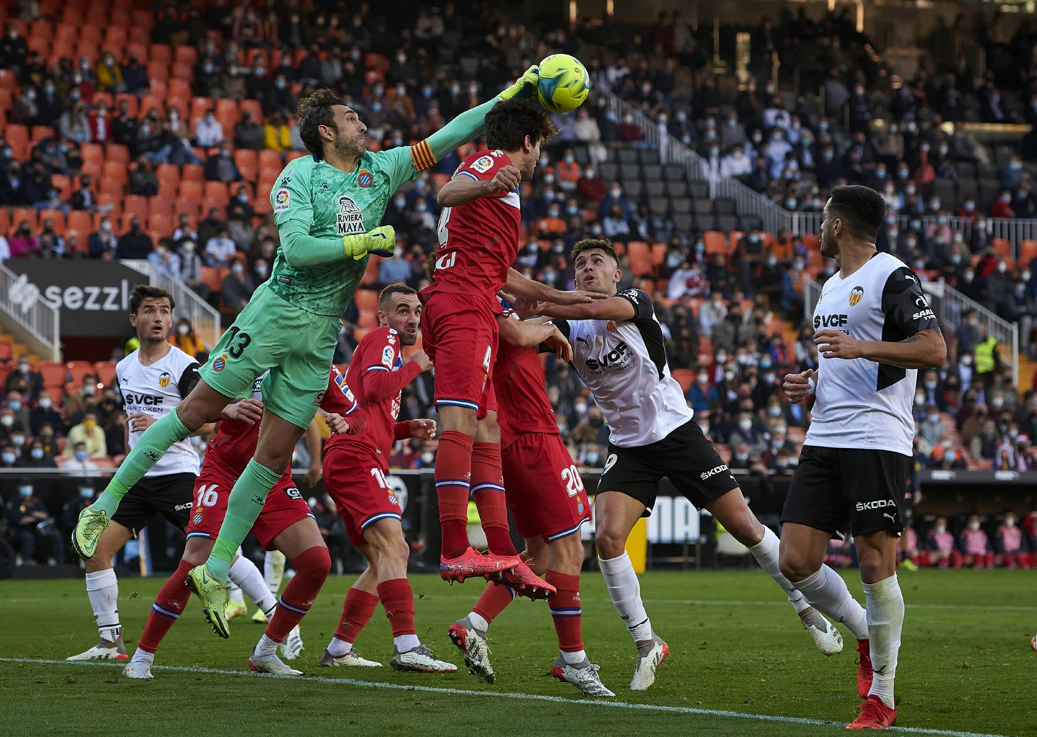 新华社发(帕布罗·莫拉诺摄)当日,在2021-2022赛季西班牙足球甲级联赛