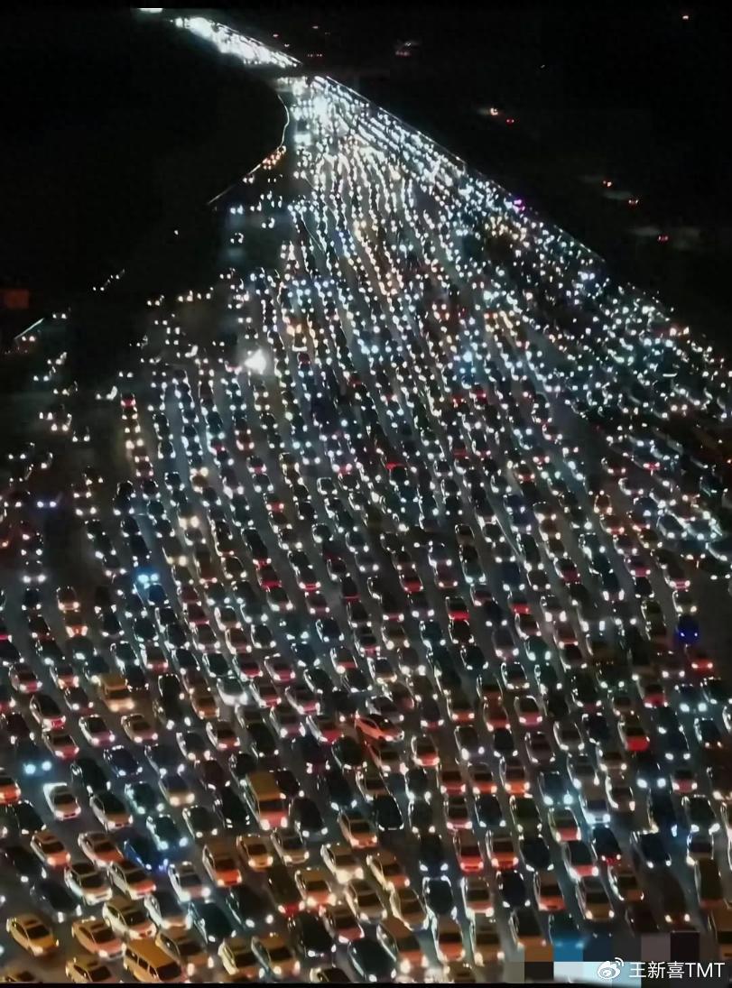 寒潮降温要来，春运第一批电车已堵服务区，比亚迪华为超充要抓紧