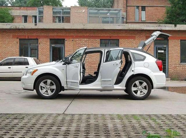 暴晒后的汽车如何快速降温？教你5招，快速降温20度