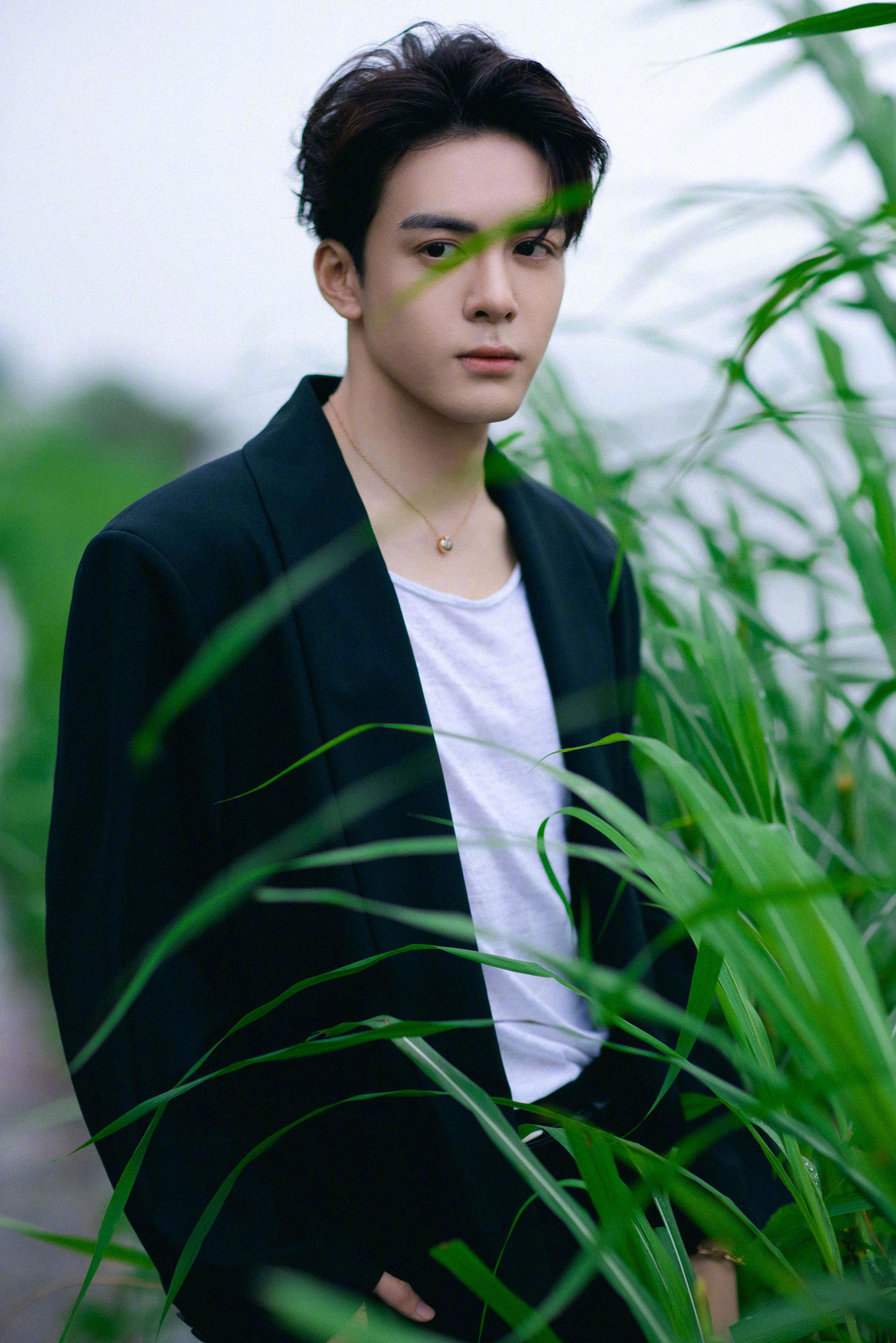 曾舜晞惊喜变身当店长果然男生认真工作的样子都很迷人