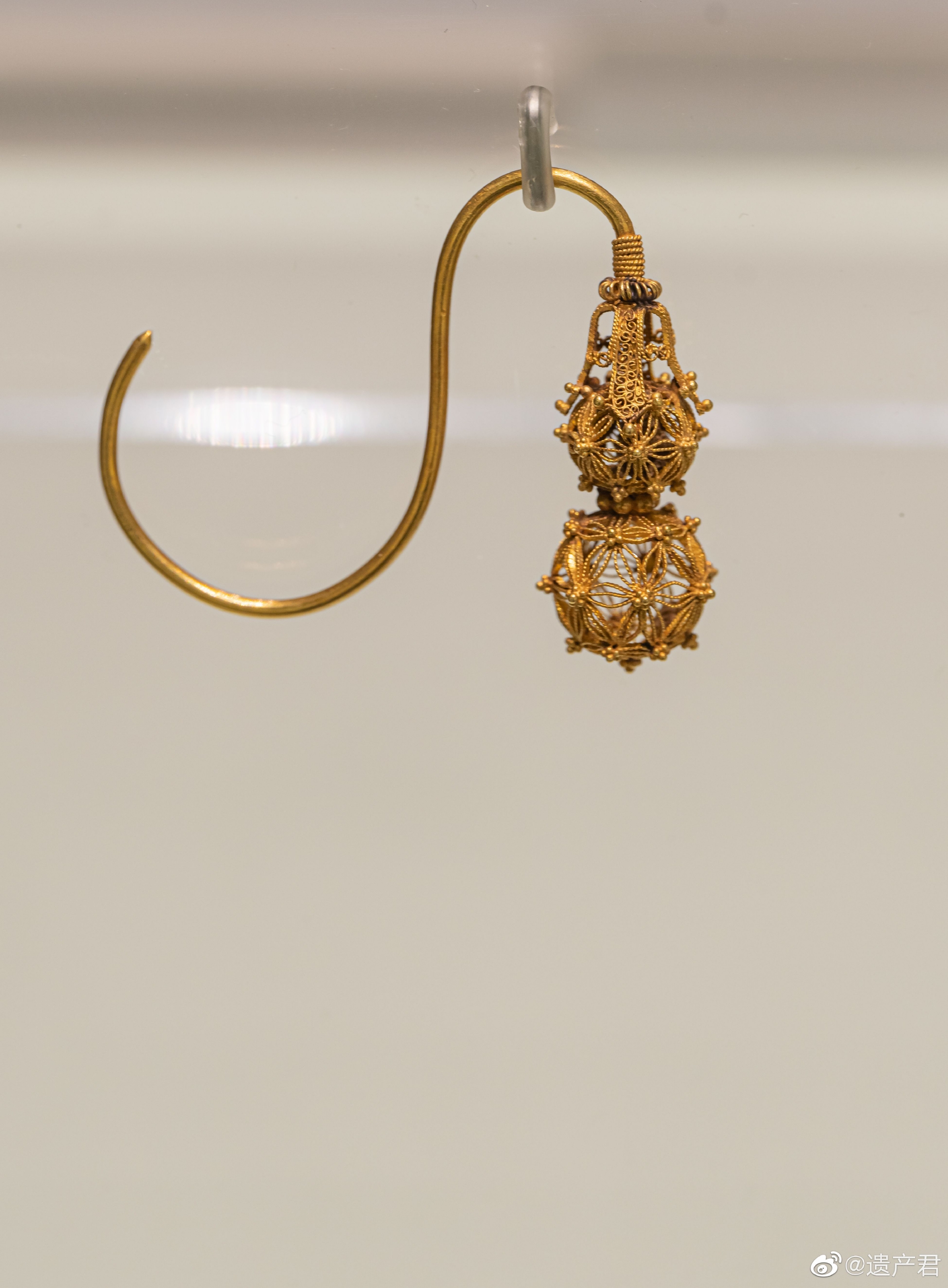 江南水乡文化博物馆藏· 明代镂空葫芦形金耳坠__财经头条