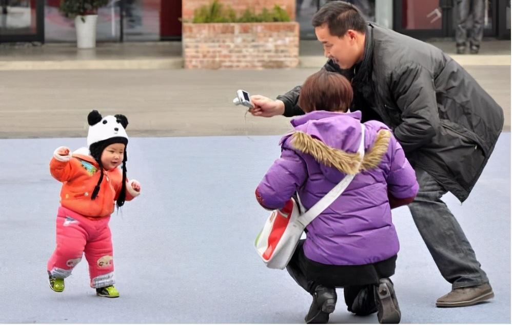 如何度过宝宝行走敏感期?建议家长放开手,让孩子学会"独立"