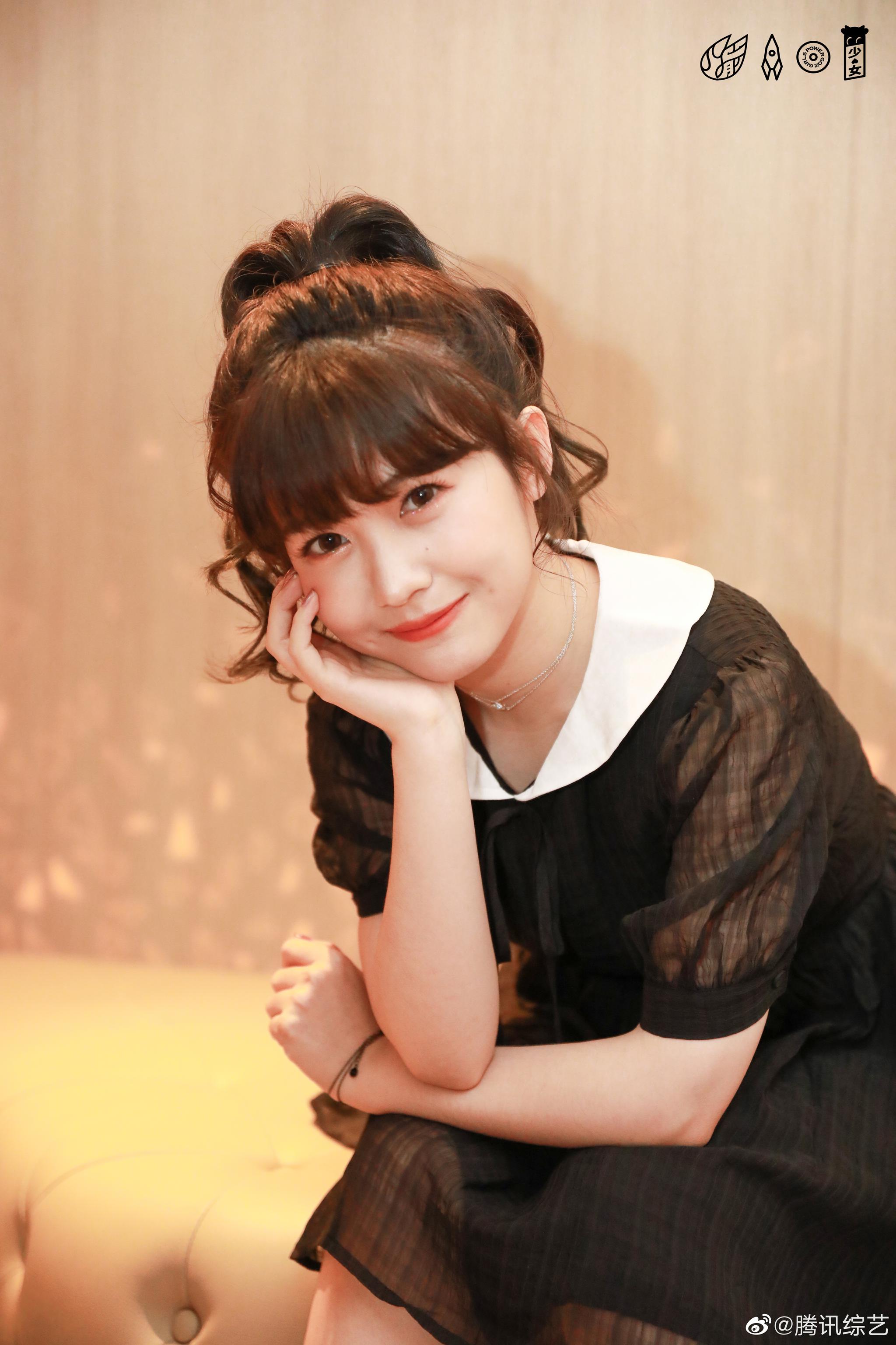 小七火箭少女101赖美云的甜蜜告白你收到了吗黑色俏皮连衣裙