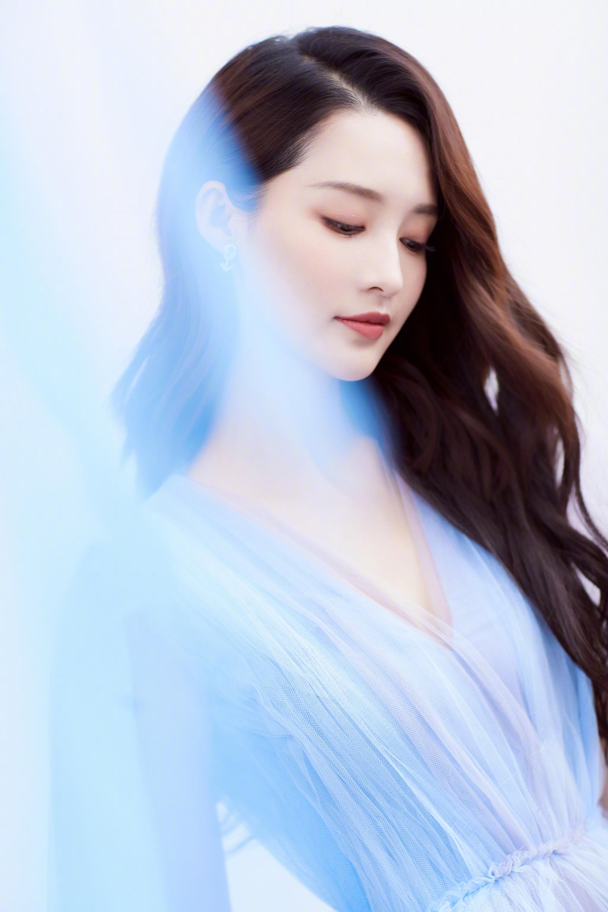 李沁 在绿洲分享今晚播出的央视国庆晚会舞台造型