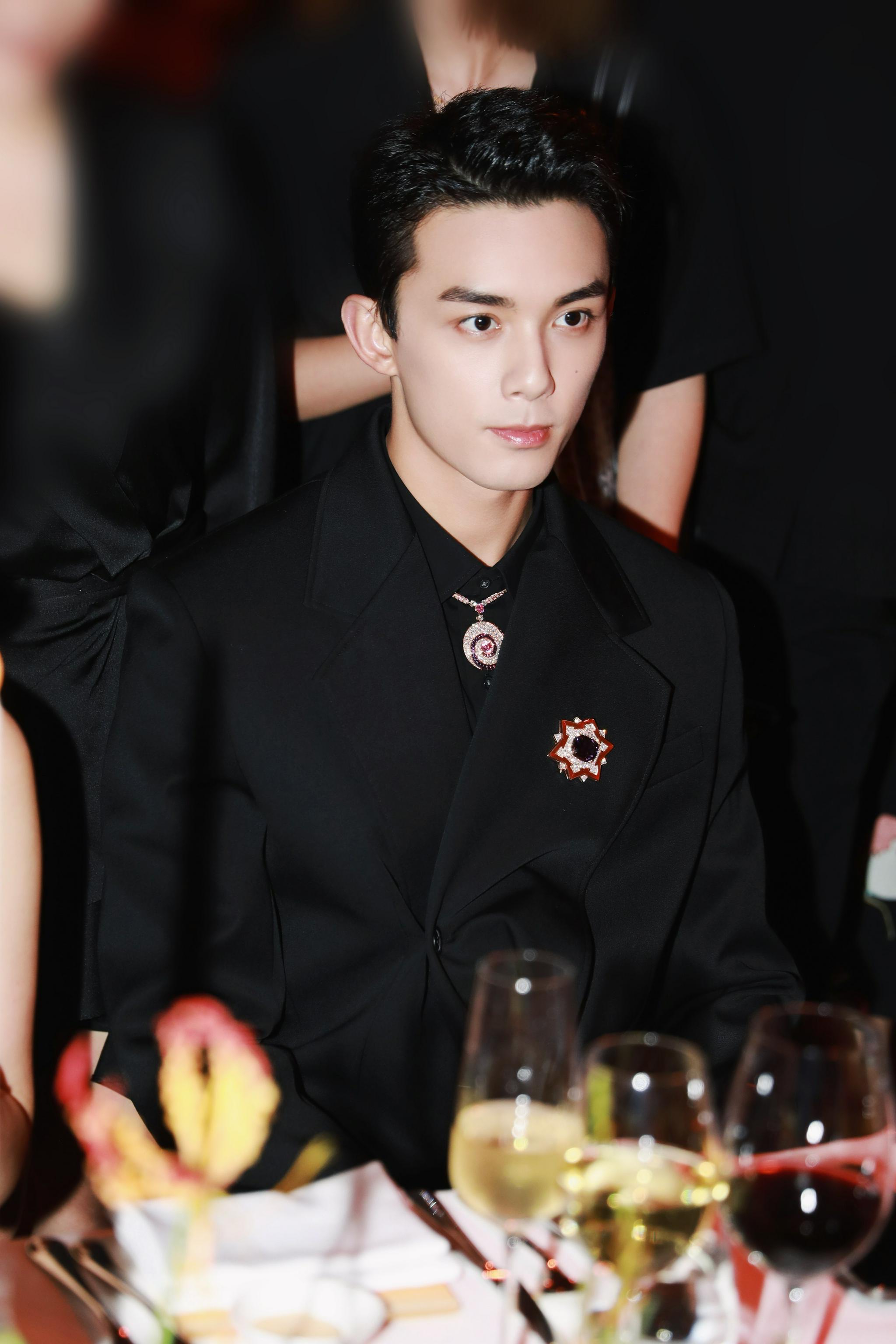 昨晚宝格丽晚宴上的三位男士……__财经头条