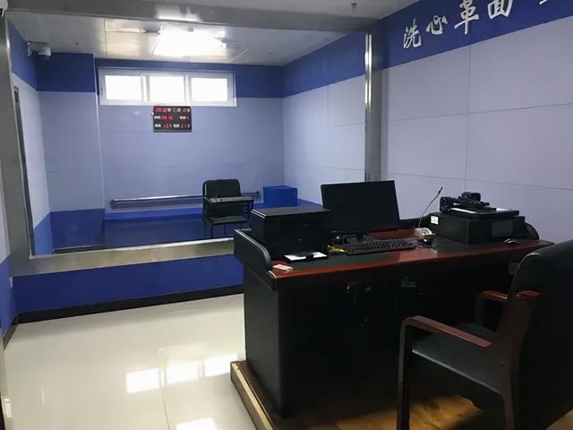 那天出警后,他满腹委屈去辞职,却被领导"骂"了回来|警察|碎尸|血迹