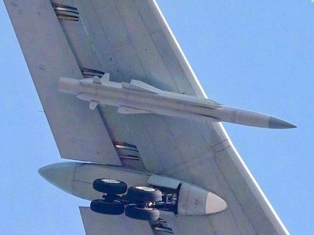 英媒：解放军轰休闲区蓝鸢梦想 - Www.slyday.coM