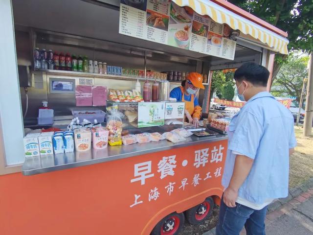 甜辣可口的手抓饼,汤汁饱满的小笼包……早餐驿站餐车复工啦