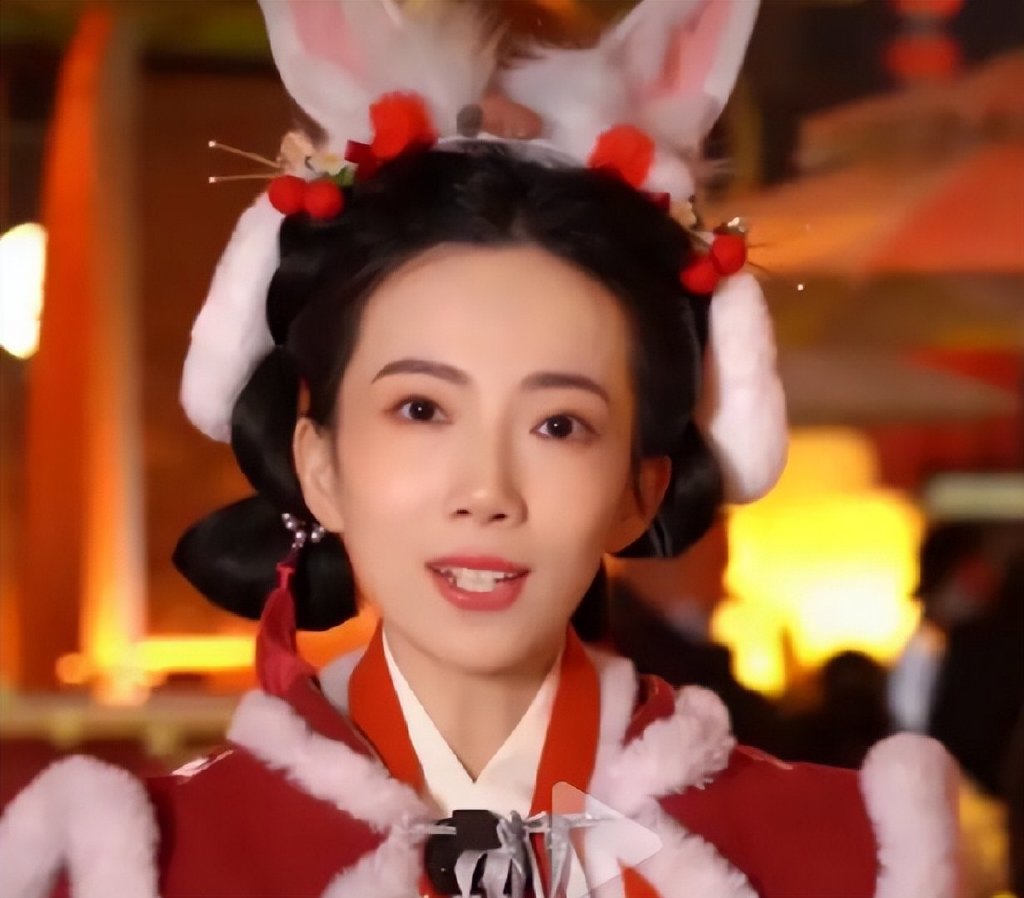 不倒翁小姐姐皮卡晨重新复出!