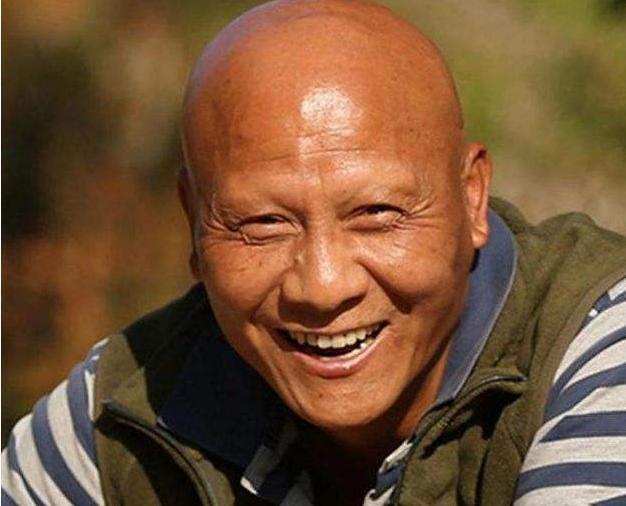 出演反派一夜爆红,面相凶狠看了就害怕,没想到女儿却貌美如花