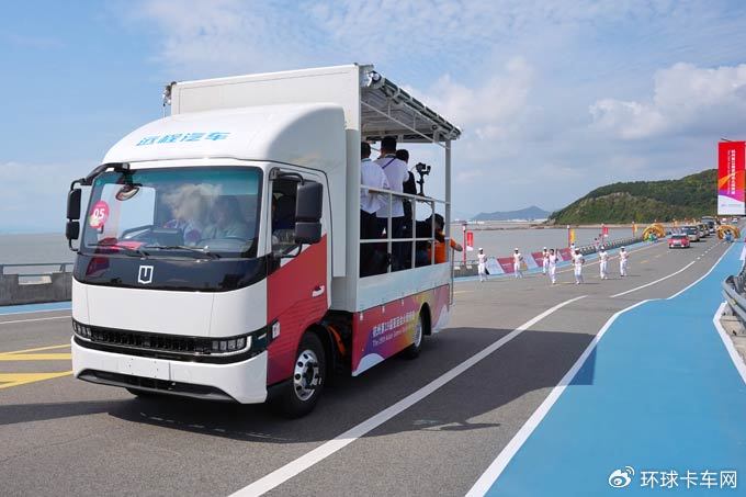 火爆出圈全网刷屏亚运火炬传递摄影车担当远程星智h8m耀眼夺目