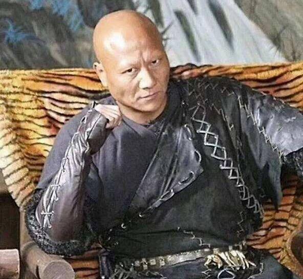 出演反派一夜爆红,面相凶狠看了就害怕,没想到女儿却貌美如花