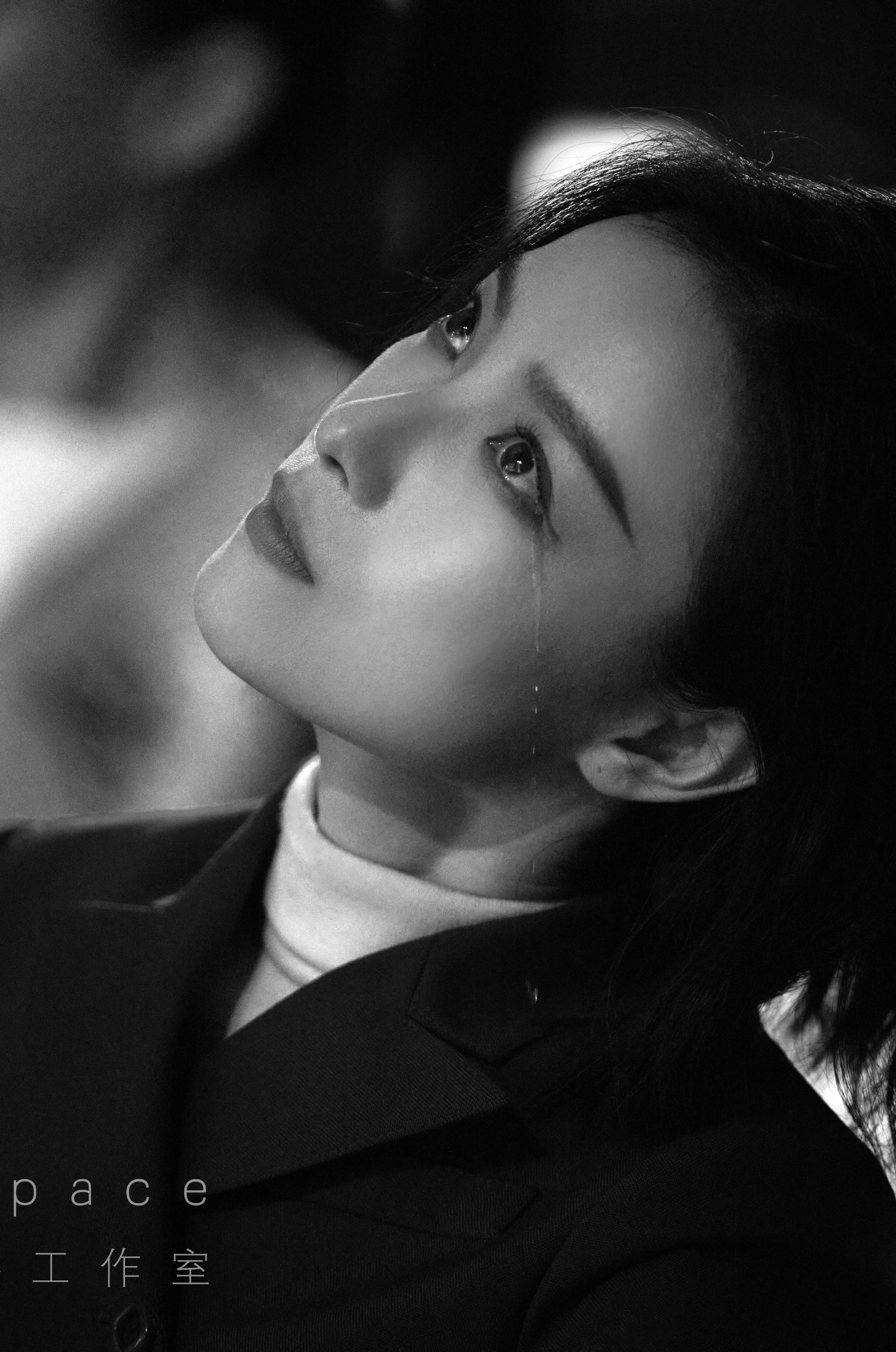 钟爱一些黑白倪妮|倪妮_新浪新闻