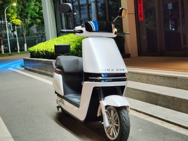 体验简直太舒服了!不充电的长续航,爱玛a500电动车真机体验