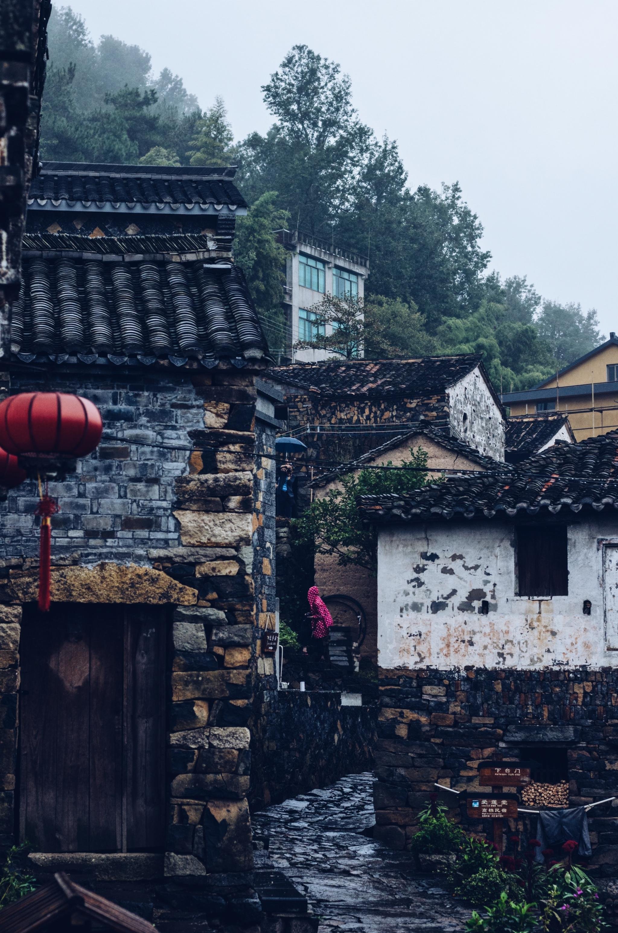 磐安乌石村由火山黑石建成,宛如世外桃源,有"空中乡村"的美誉|磐安