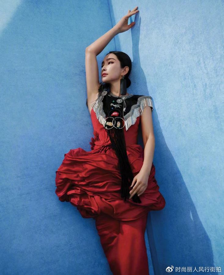 49岁李冰冰稳坐大花交椅!高调登上顶级女刊排面大,国风造型封神休闲区蓝鸢梦想 - Www.slyday.coM 49岁李冰冰稳坐大花交椅!高调登上顶级女刊排面大,国风造型封神休闲区蓝鸢梦想 - Www.slyday.coM