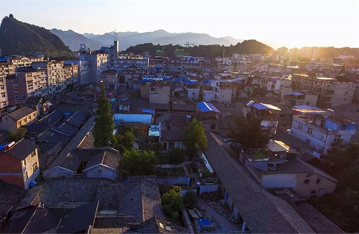 松阳古城繁华的一条街,历经百年不衰,有着江南小城的传统风貌