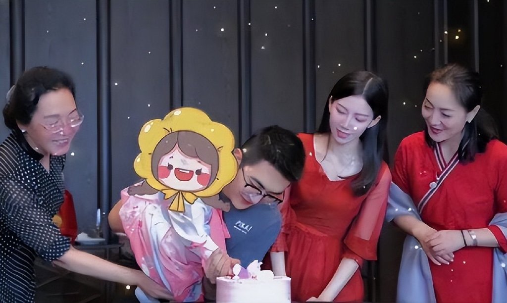 当了母亲后,感觉老了许多|皮卡|小姐姐|复出_新浪新闻