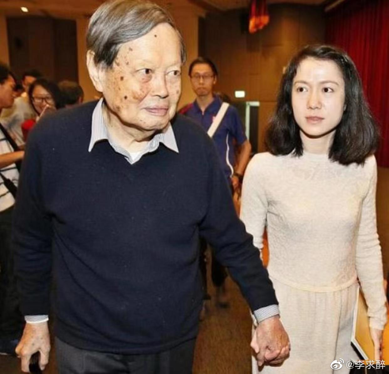 杨振宁翁帆相识过程 相差54岁夫妻恋情揭秘