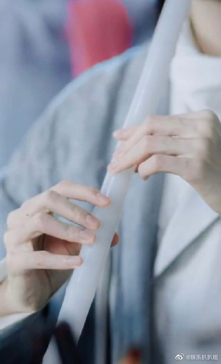 天啊,饰演温客行男星龚俊的手也太好看了吧!|蝶骨|龚俊|美人_新浪新闻