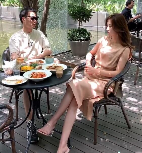 项思醒彻底沦为过去式张科峰带着新欢喜儿吃豪华大餐