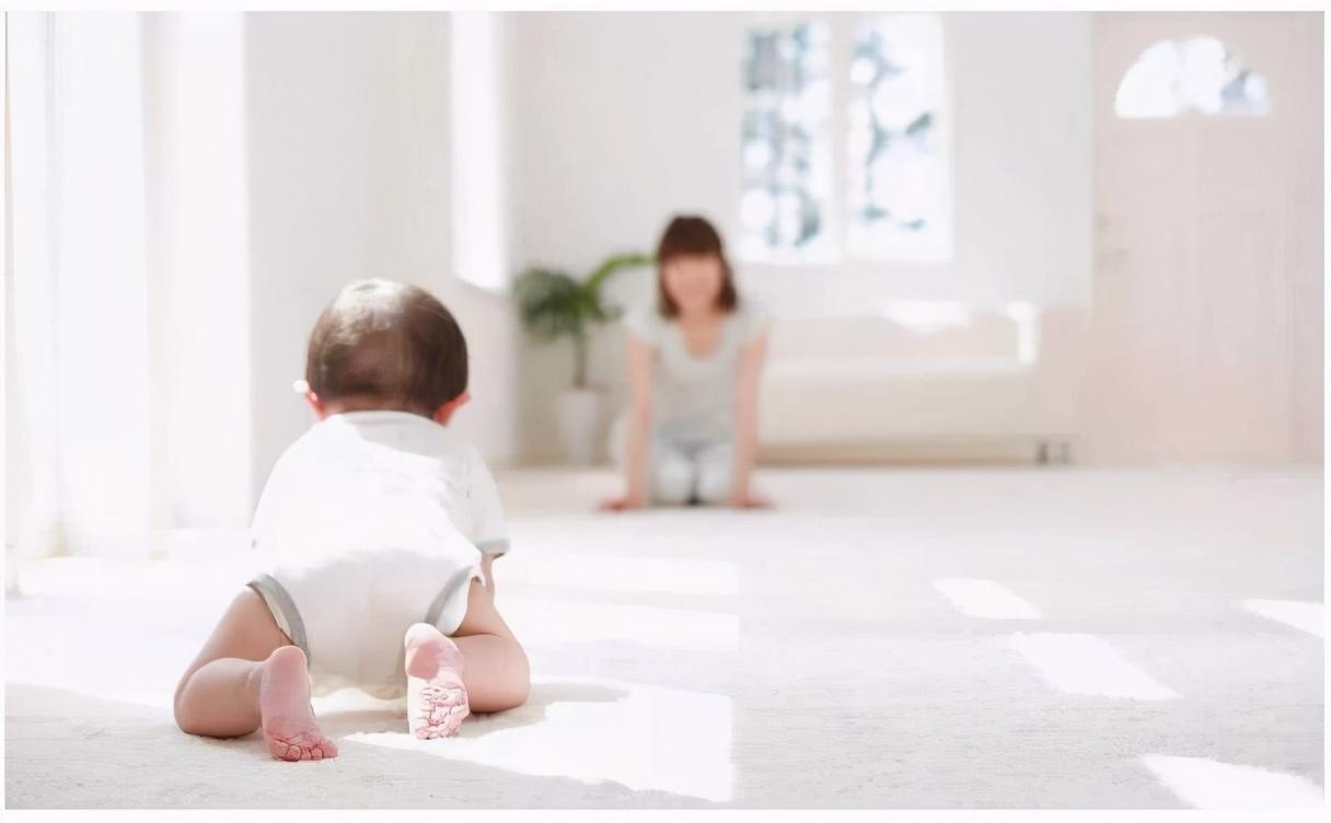 宝宝不会爬直接走,这三个危害家长需谨记,"揠苗助长"不可取|宝宝|爬行