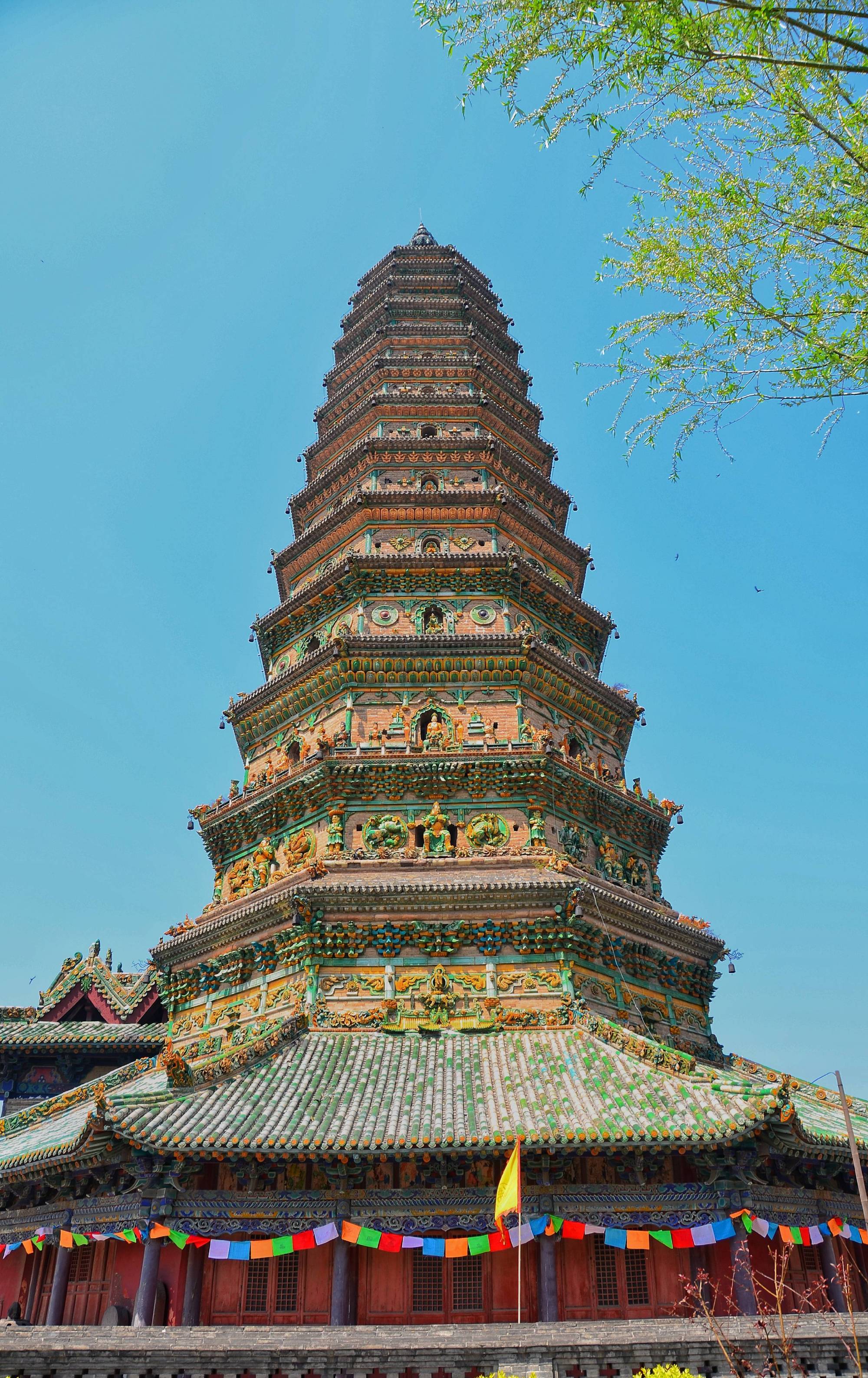 洪洞广胜寺琉璃塔的内部也很震撼