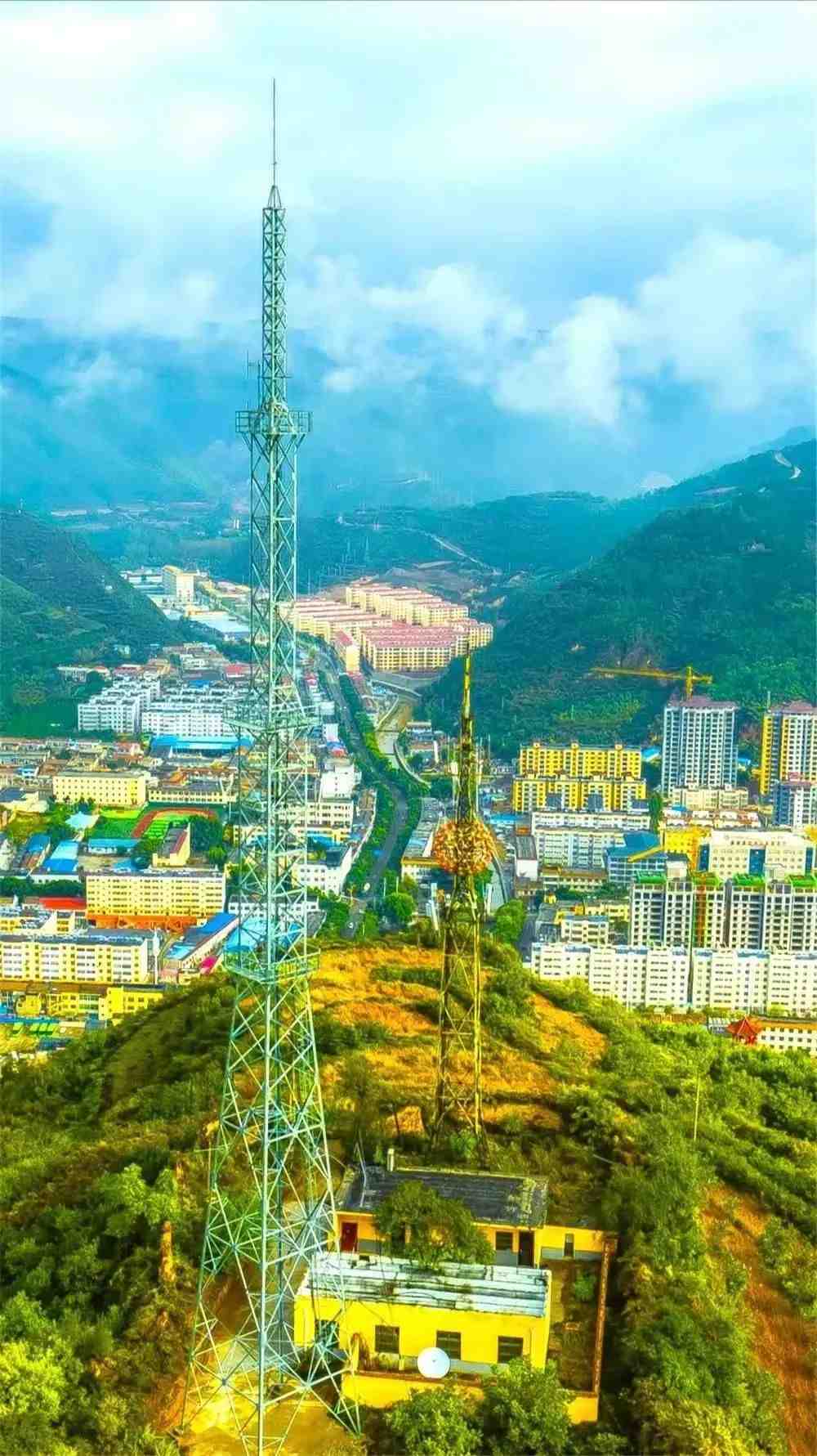 黄龙的秋天已送达,满山红叶惊艳来袭……休闲区蓝鸢梦想 - Www.slyday.coM 黄龙的秋天已送达,满山红叶惊艳来袭……休闲区蓝鸢梦想 - Www.slyday.coM