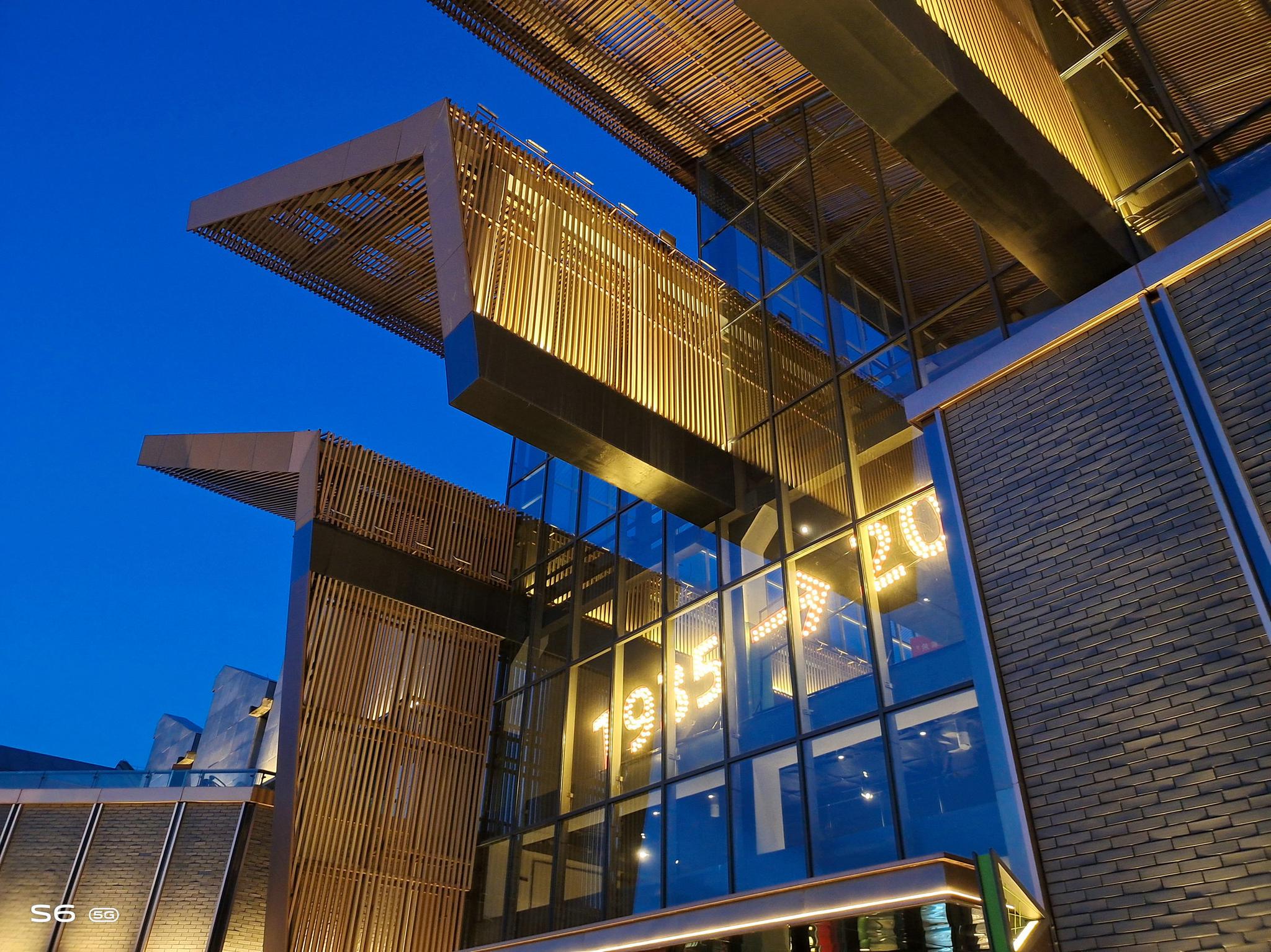 vivo S6评测体验！美女说：终于不用看直男们跑5G网速了！