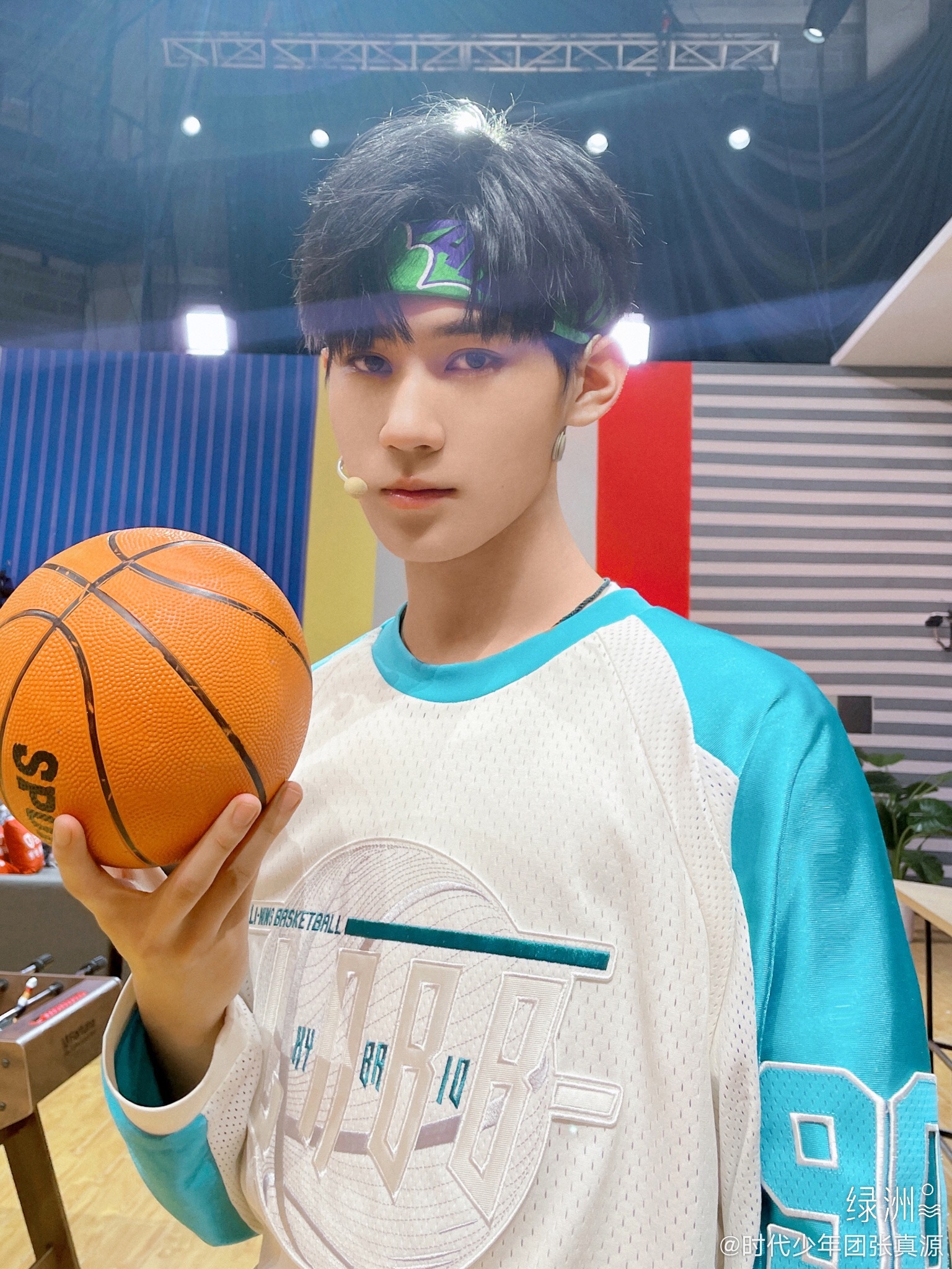 张真源发带yyds!少年英气十足