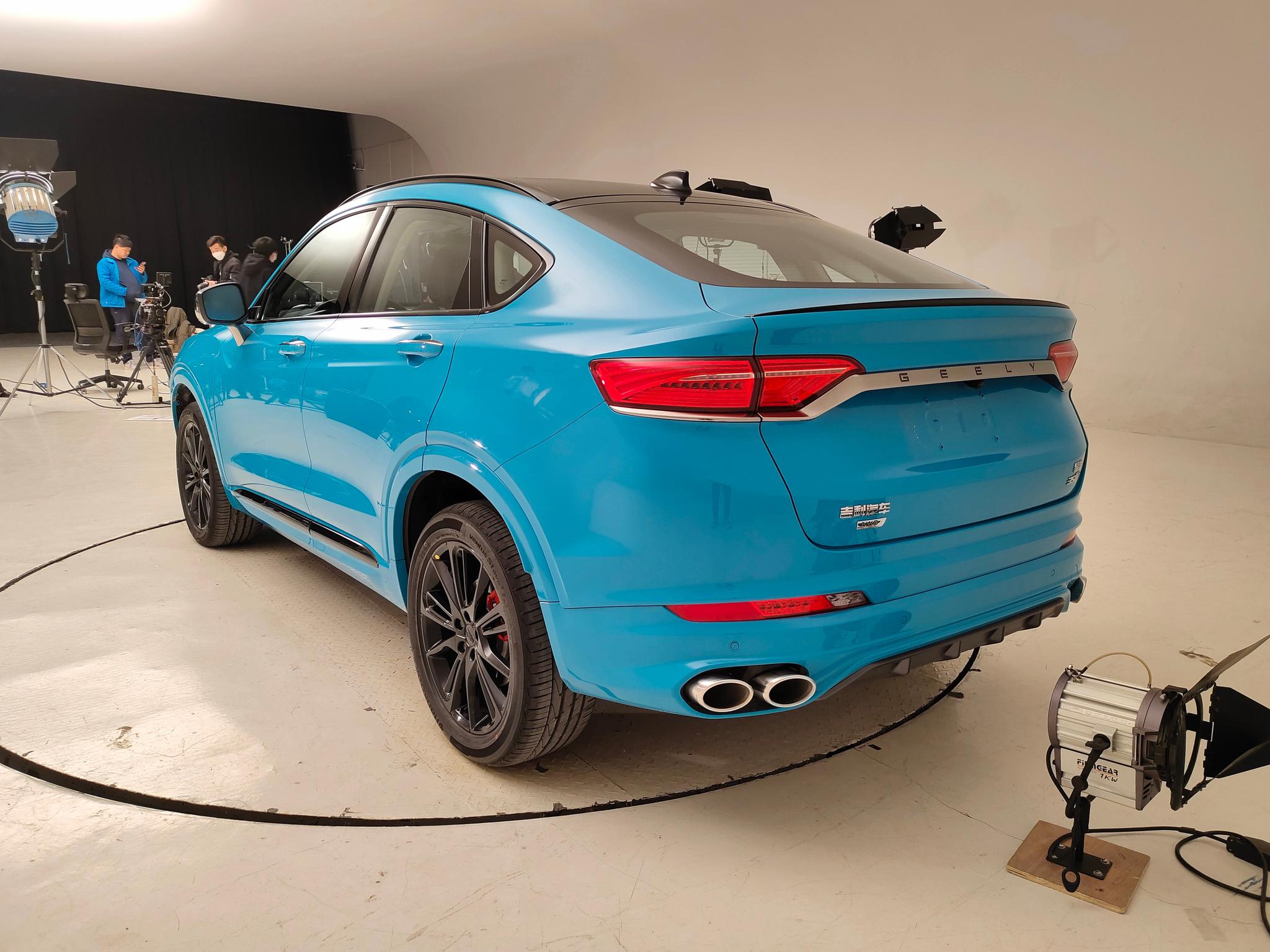 吉利星越魅影骑士 17.98万.2.0t  8at 6.8秒破百