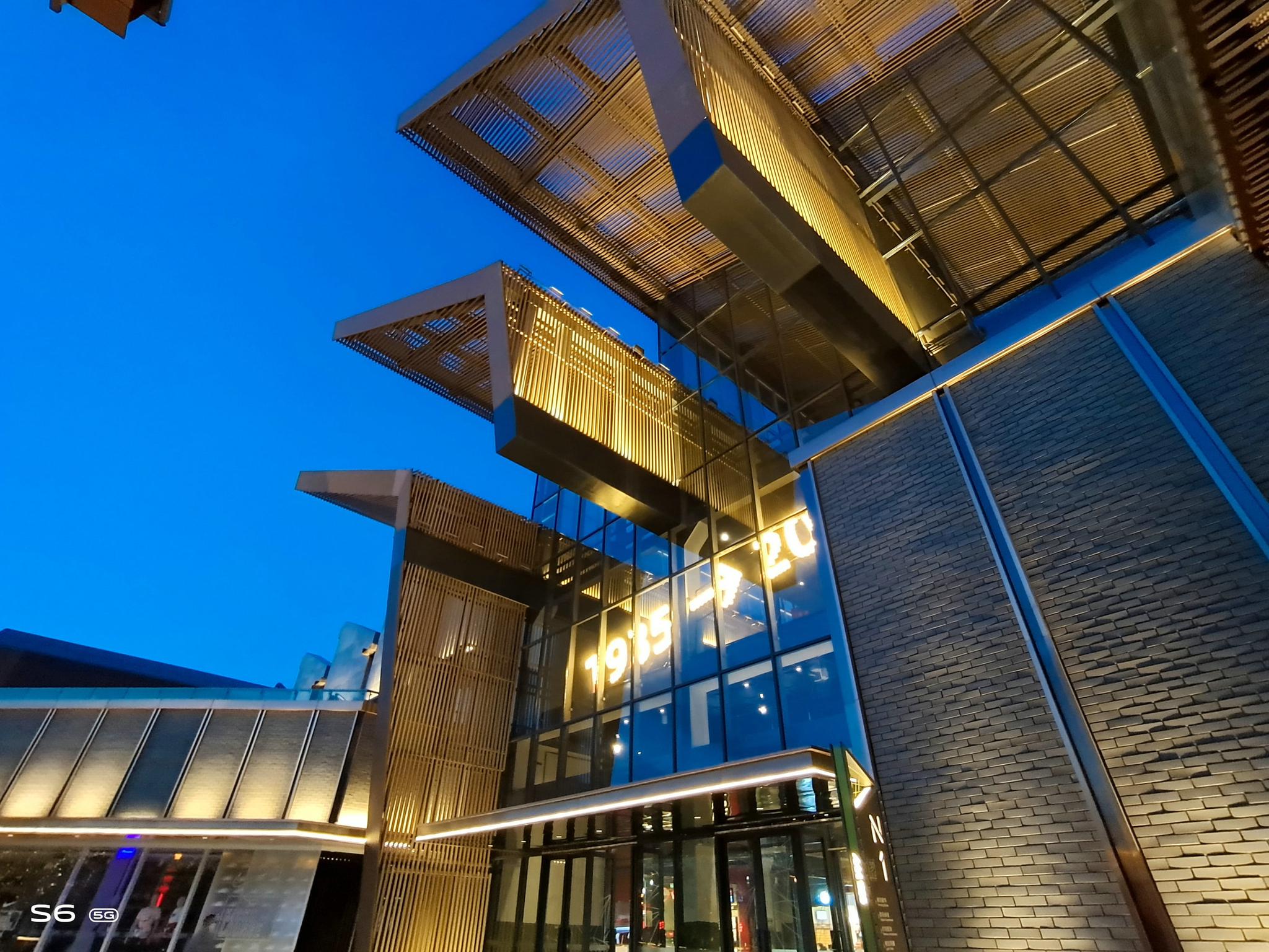 vivo S6评测体验！美女说：终于不用看直男们跑5G网速了！