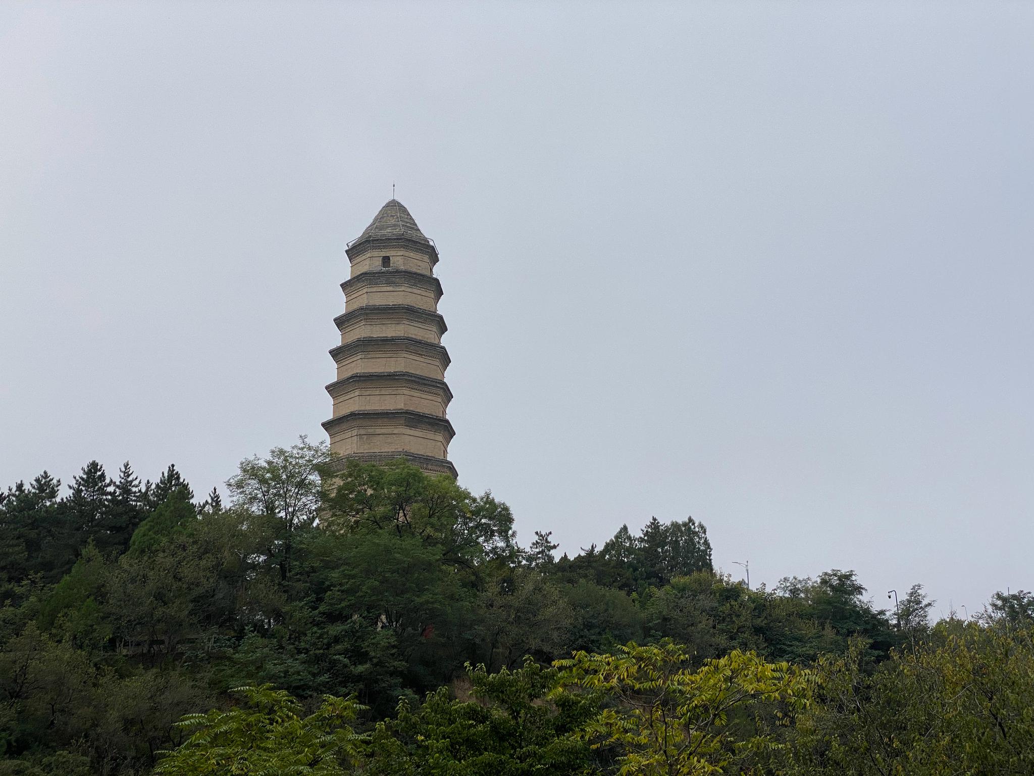 来延安必到宝塔山,它是历史名城延安的标志,是革命圣地的象征