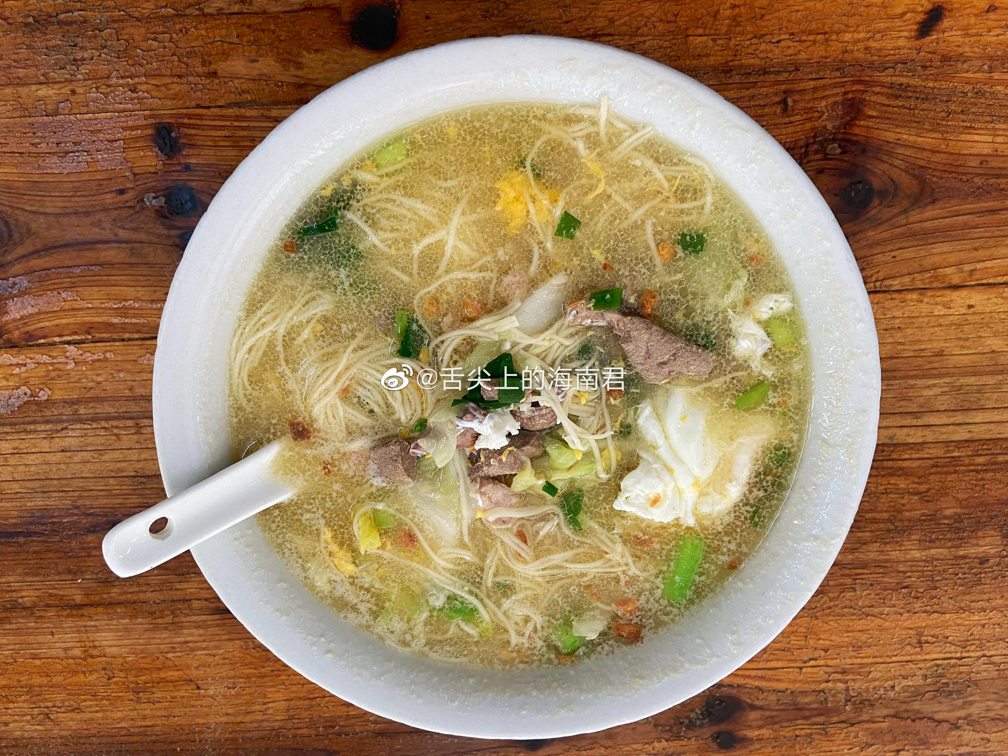 我选择的是益春兴饭店的伊面汤!