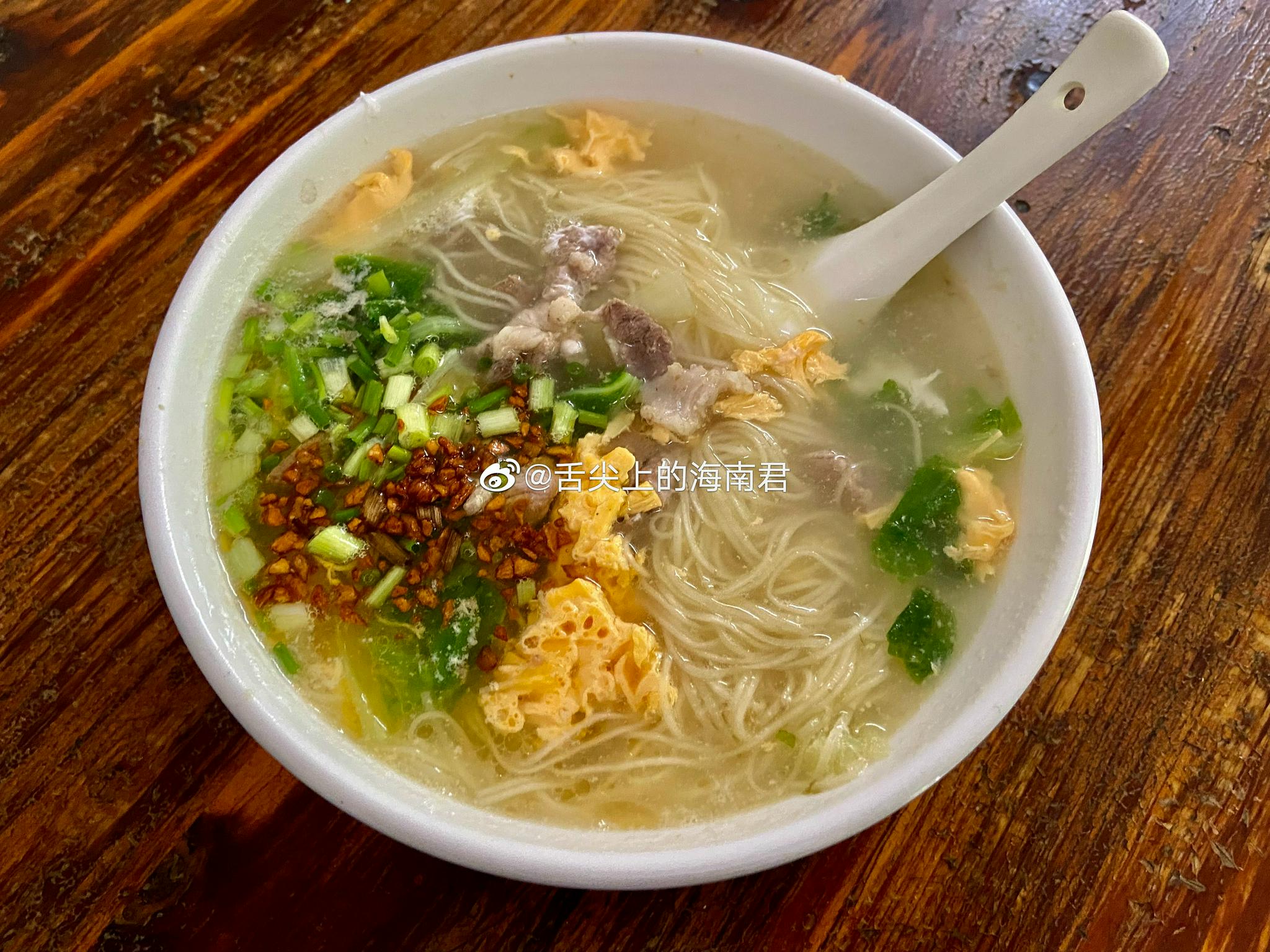 我选择的是益春兴饭店的伊面汤!