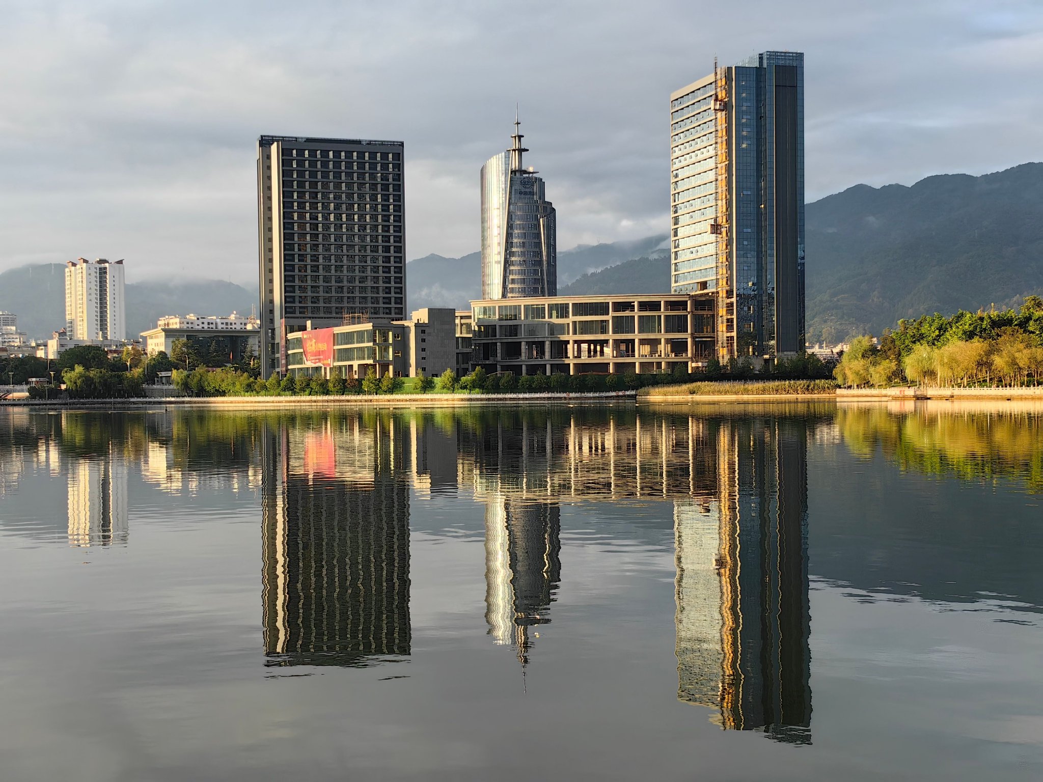 临沧玉龙湖之晨_高清图集_新浪网