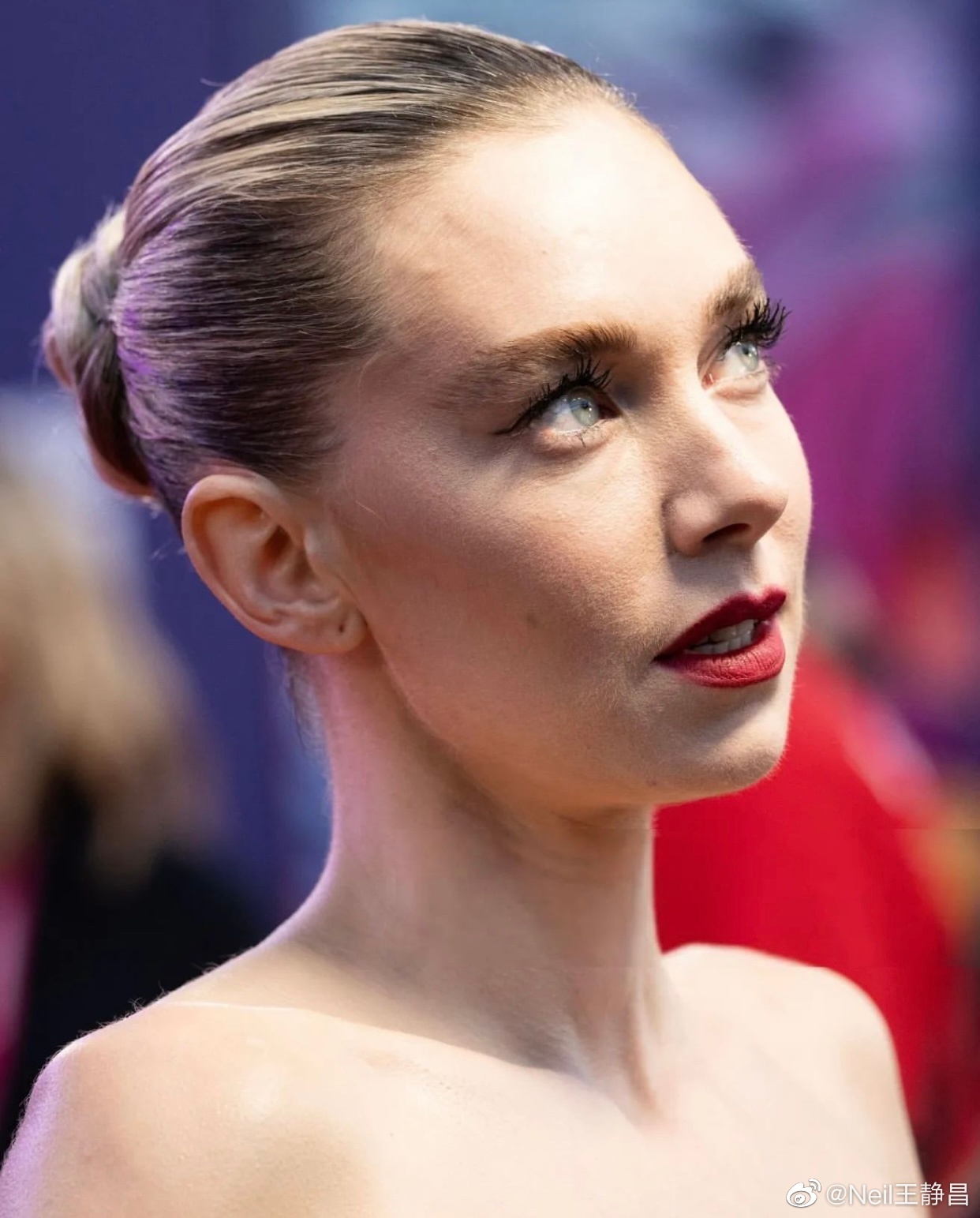 英国女演员vanessa kirby出席伦敦国际电影节……__财经头条